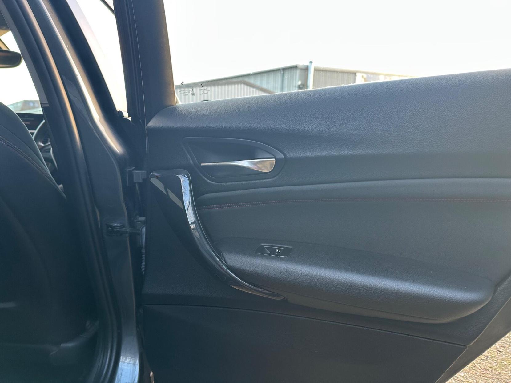 BMW 1 Series 2.0 116d Sport Auto Euro 5 (s/s) 5dr