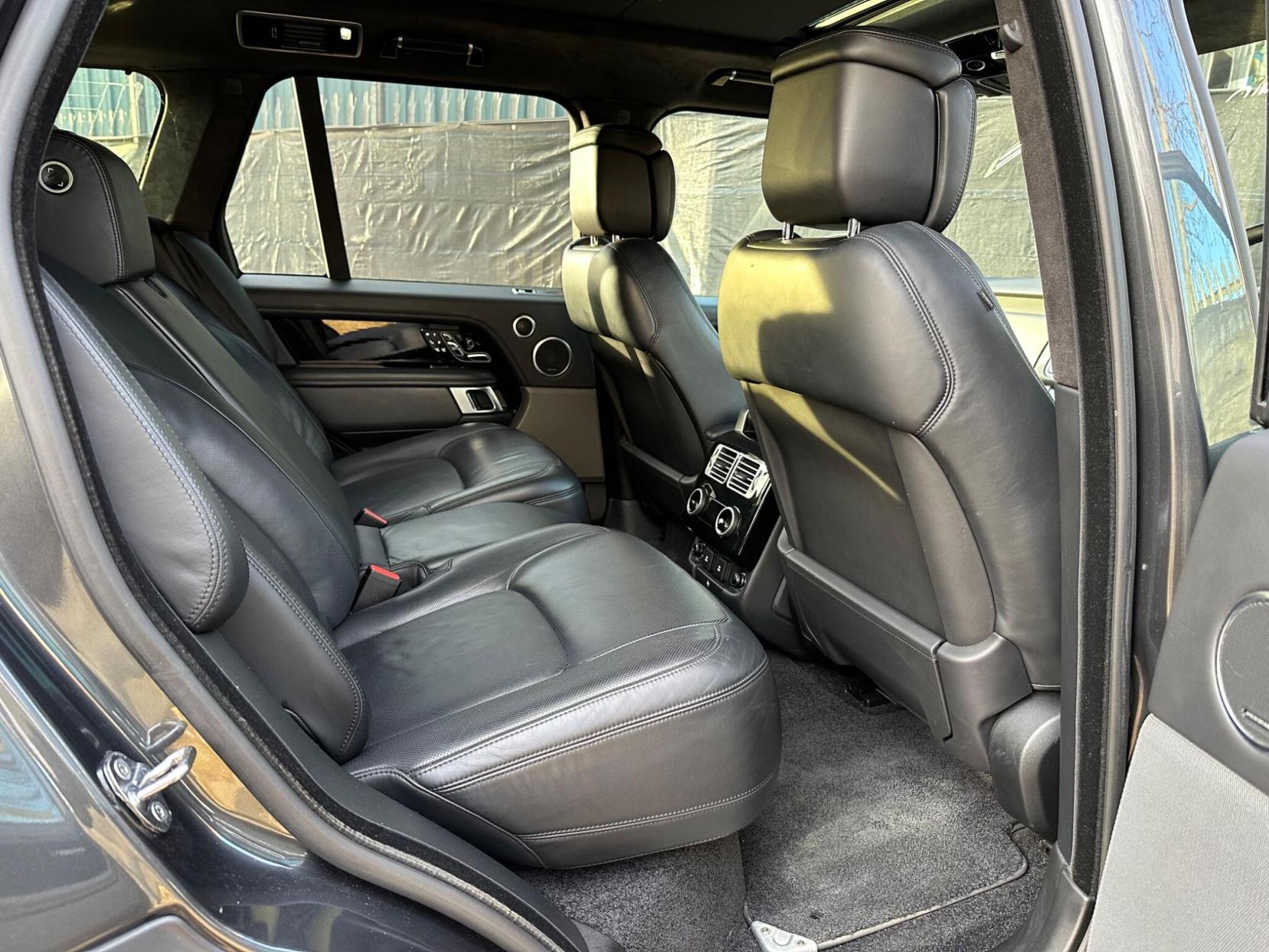 Land Rover Range Rover 2.0 P400e 12.4kWh Autobiography Auto 4WD Euro 6 (s/s) 5dr