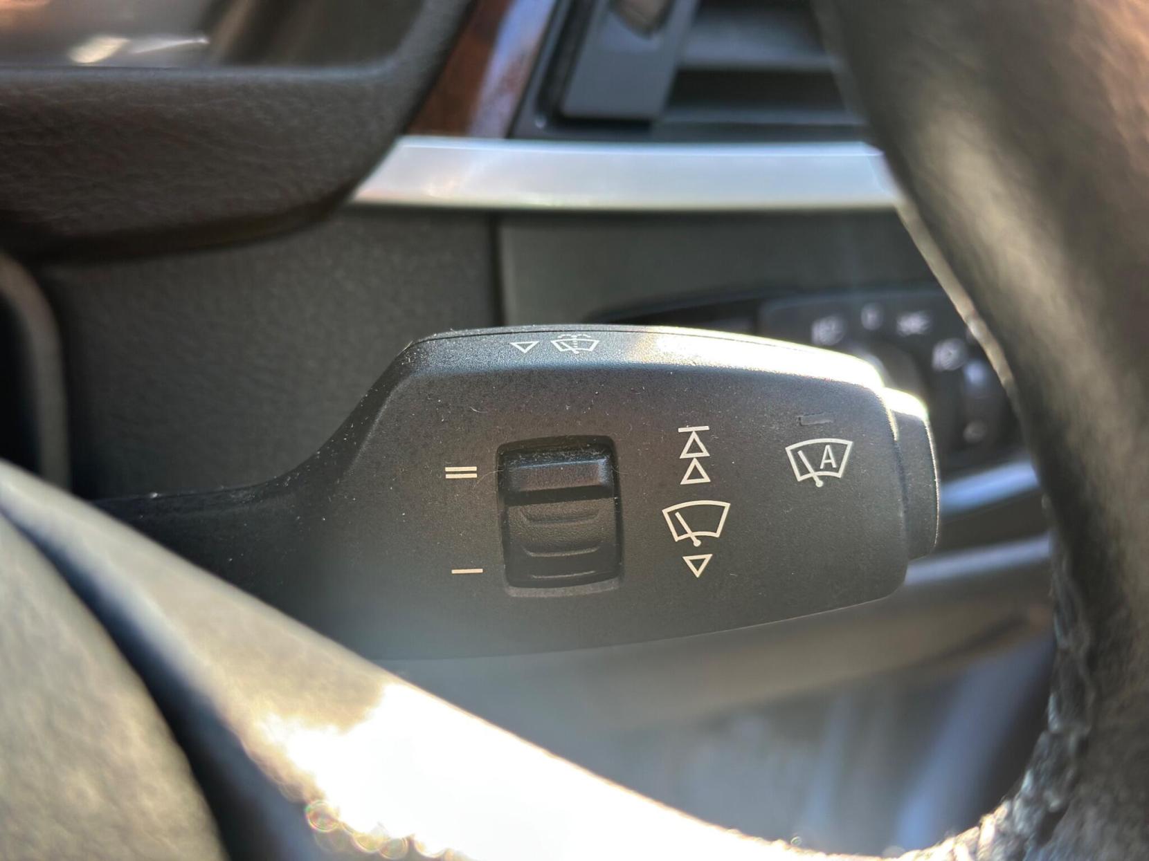 BMW 3 Series 2.0 320d SE Touring Auto xDrive Euro 5 (s/s) 5dr