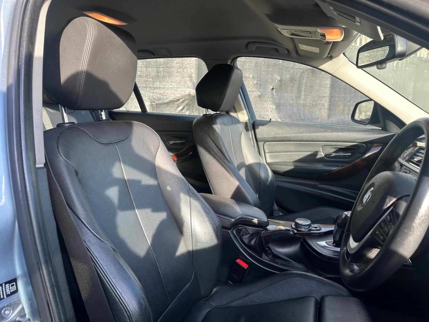 BMW 3 Series 2.0 320d SE Touring Auto xDrive Euro 5 (s/s) 5dr