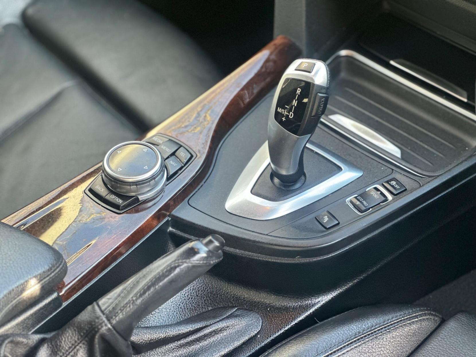 BMW 3 Series 2.0 320d SE Touring Auto xDrive Euro 5 (s/s) 5dr