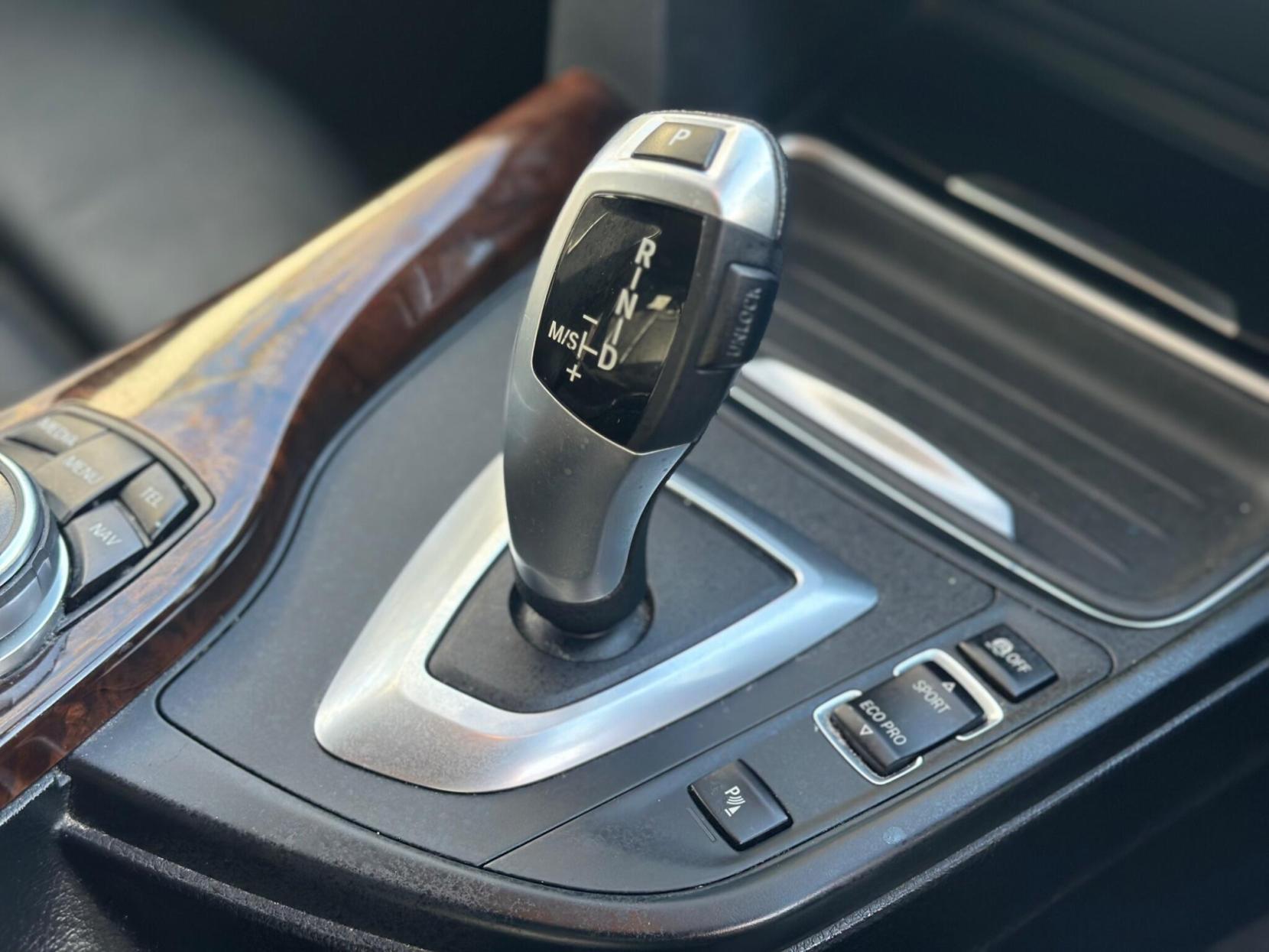 BMW 3 Series 2.0 320d SE Touring Auto xDrive Euro 5 (s/s) 5dr