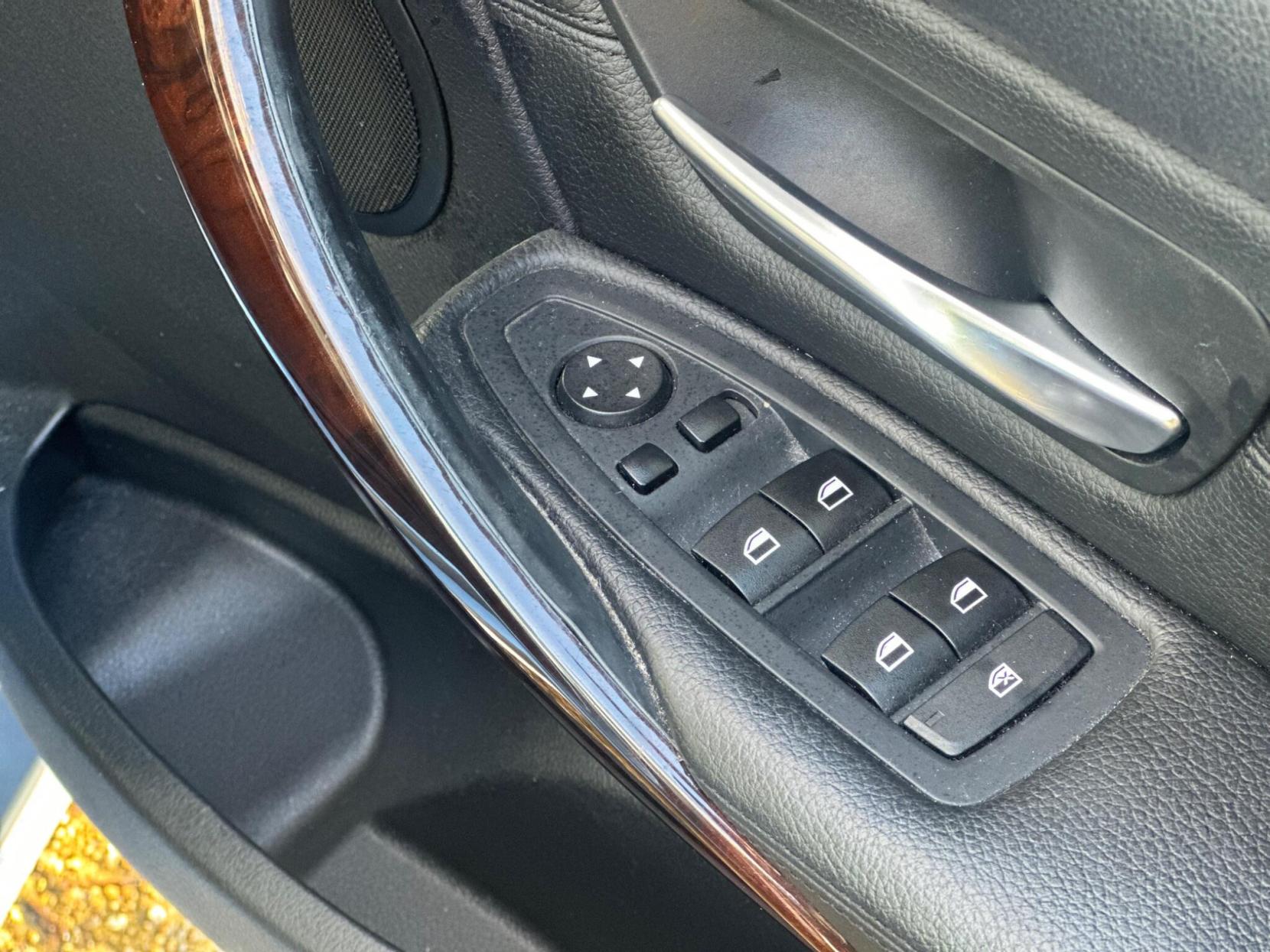 BMW 3 Series 2.0 320d SE Touring Auto xDrive Euro 5 (s/s) 5dr