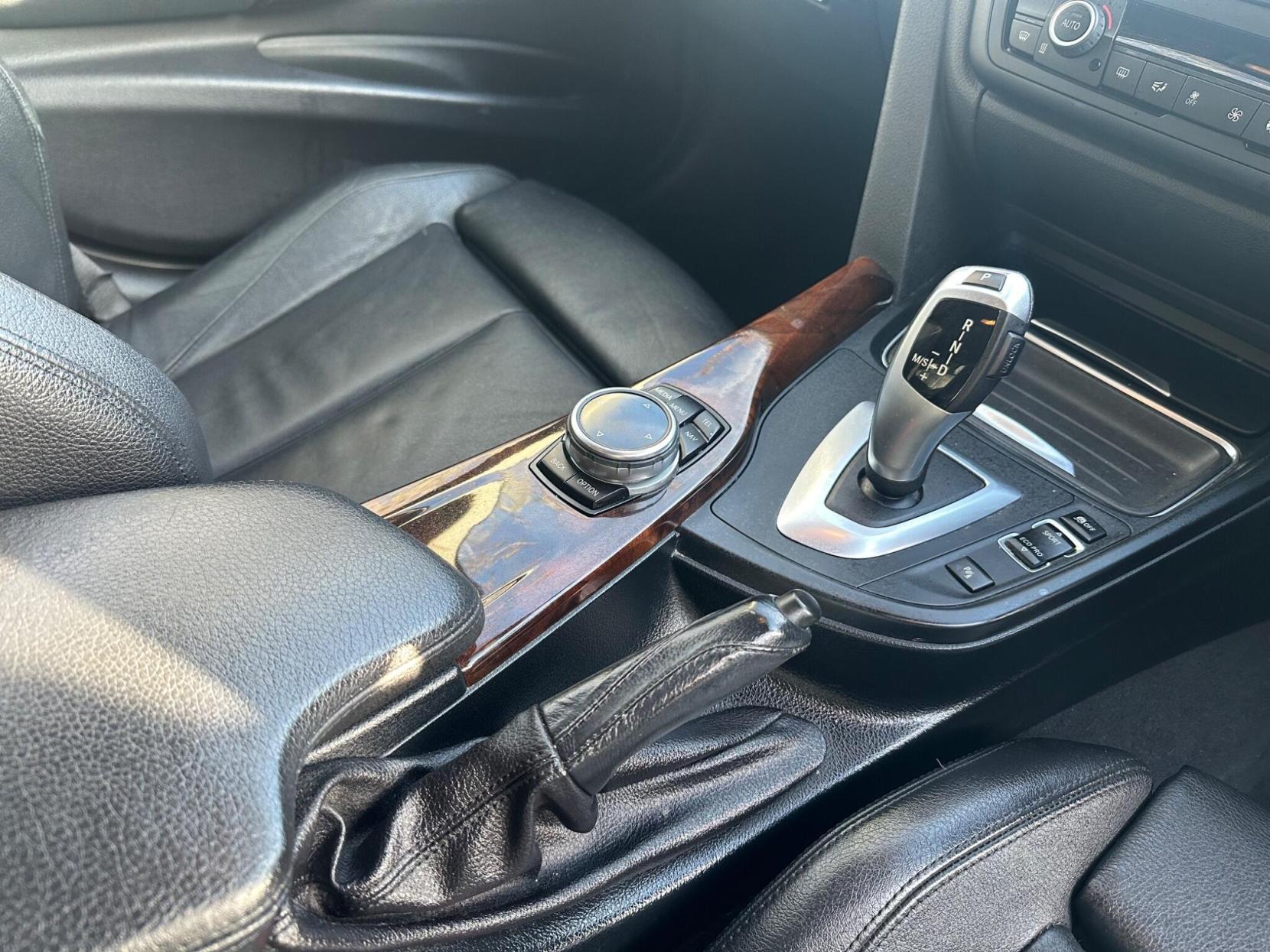 BMW 3 Series 2.0 320d SE Touring Auto xDrive Euro 5 (s/s) 5dr