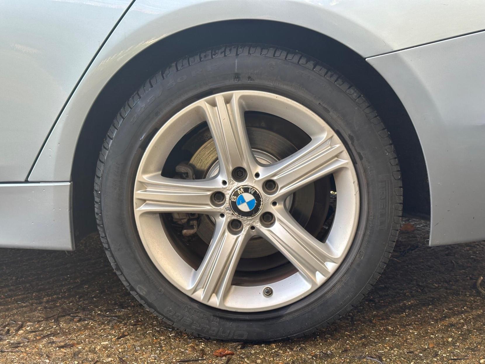 BMW 3 Series 2.0 320d SE Touring Auto xDrive Euro 5 (s/s) 5dr