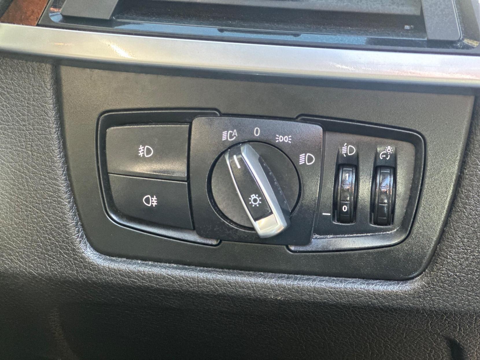 BMW 3 Series 2.0 320d SE Touring Auto xDrive Euro 5 (s/s) 5dr