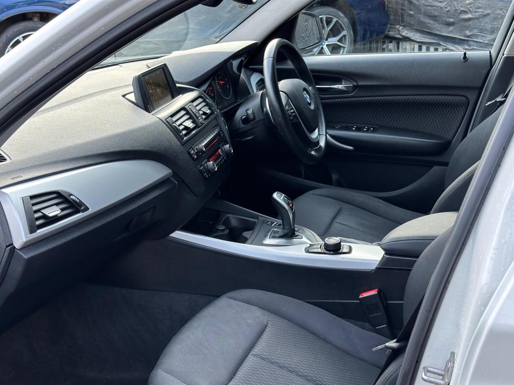 BMW 1 Series 2.0 120d SE Auto Euro 5 (s/s) 5dr