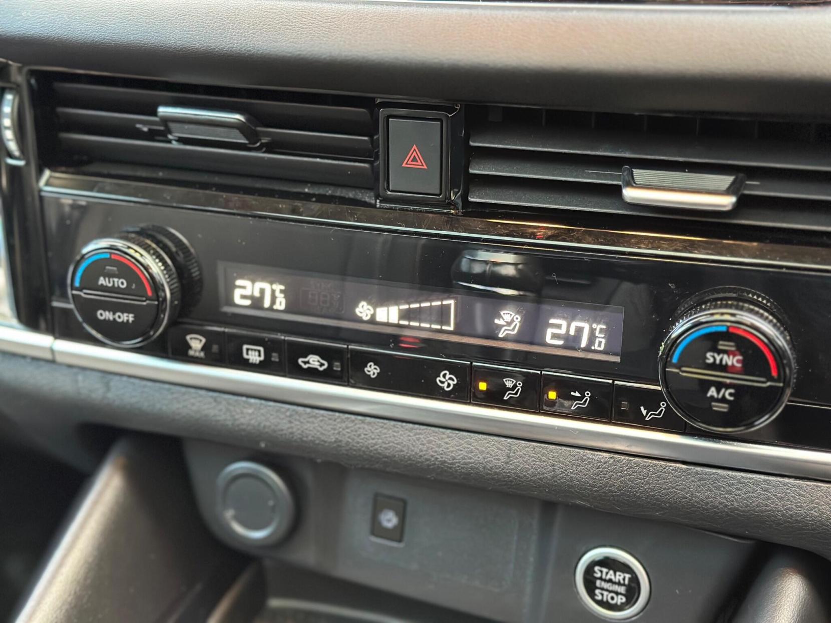 Nissan Qashqai 1.3 DIG-T MHEV Premiere Edition Euro 6 (s/s) 5dr