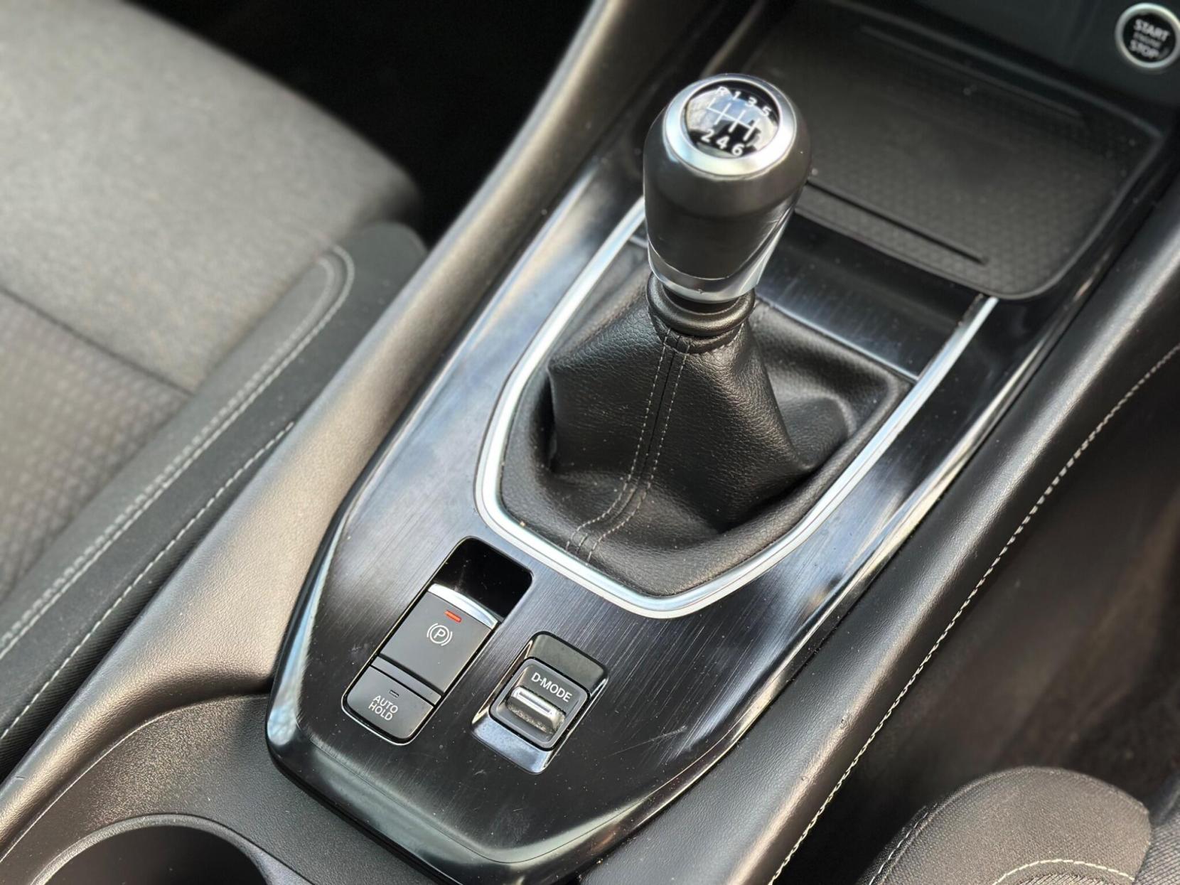 Nissan Qashqai 1.3 DIG-T MHEV Premiere Edition Euro 6 (s/s) 5dr